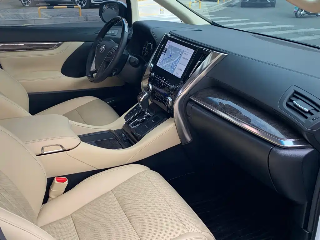 Toyota Alphard 2022 — фото 7