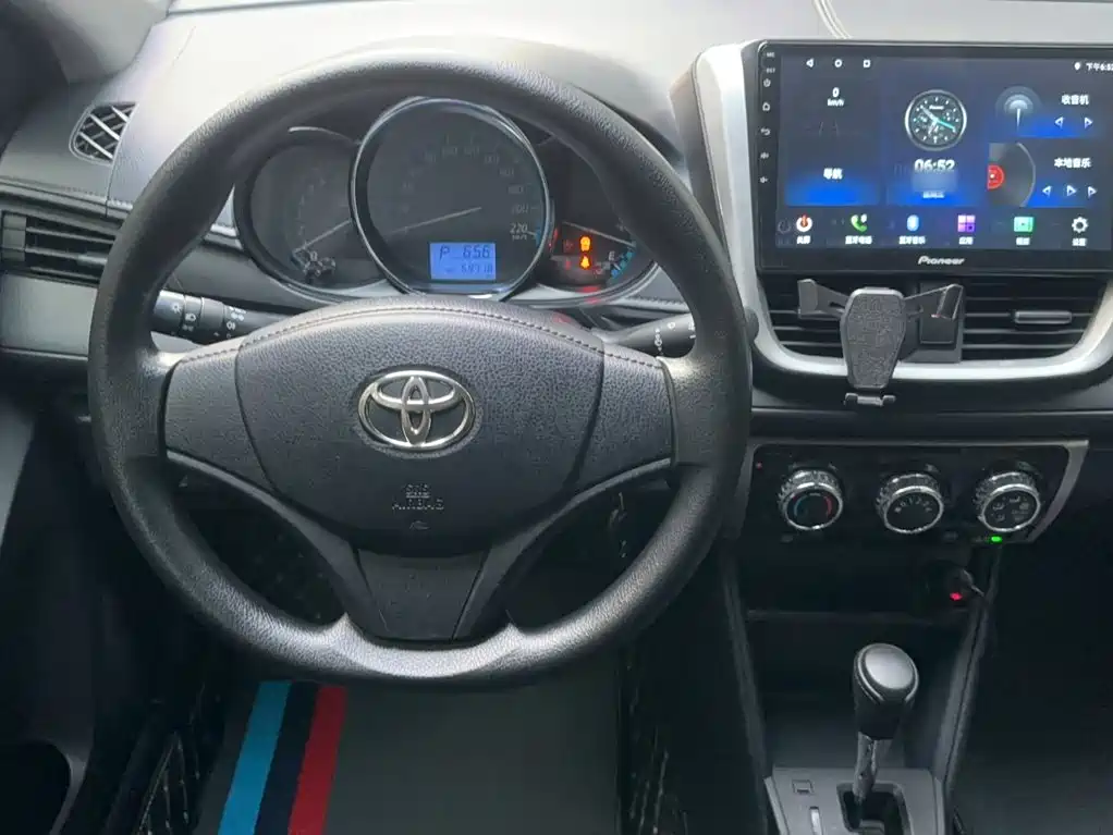 Toyota Yaris L 2016 — фото 22