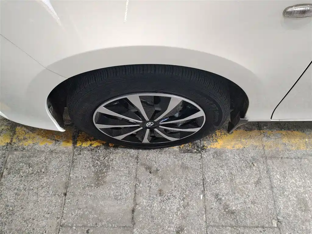 Toyota Yaris L 2019 — фото 23