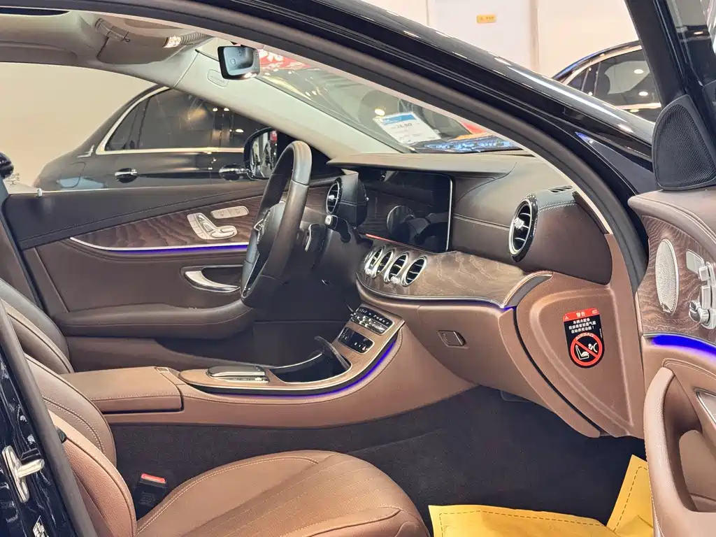 Mercedes-Benz E-Class 2023 — фото 15