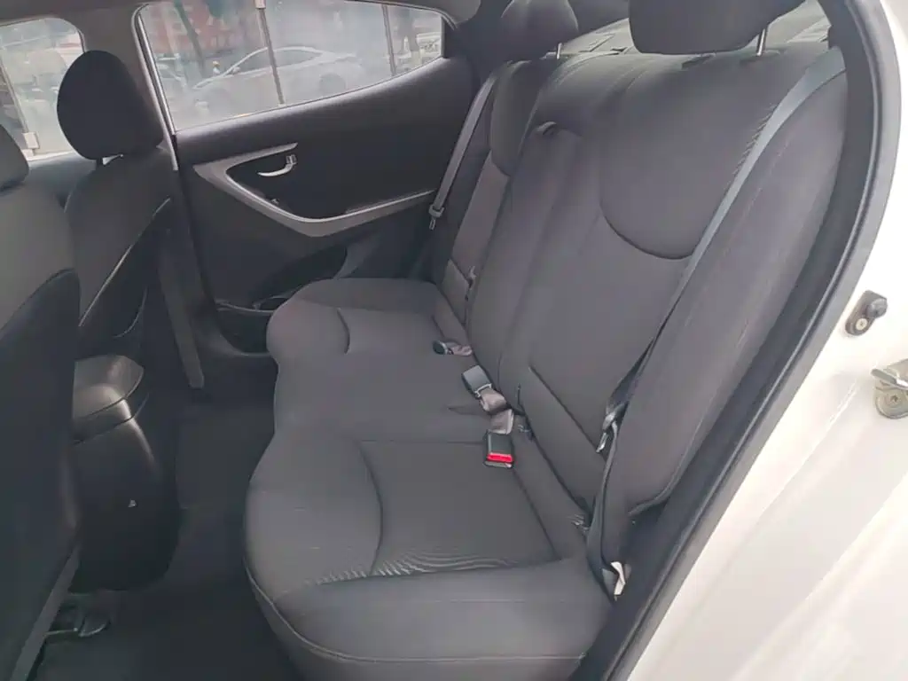 Hyundai Elantra Langdong 2016 — фото 17