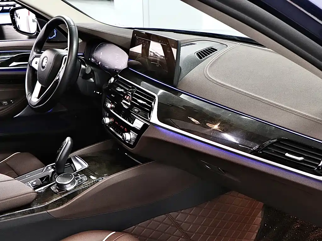 BMW 5 Series 2023 — фото 15