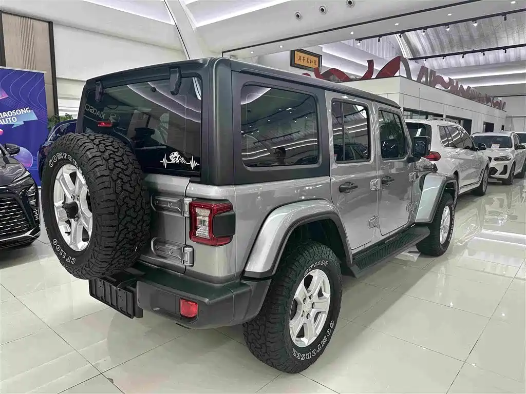 Jeep Wrangler 2020 — фото 18