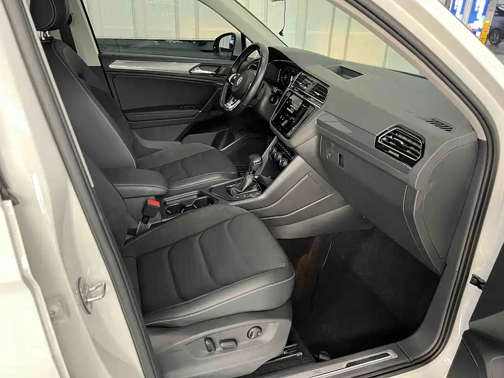 Volkswagen Tiguan L 2021 — фото 19