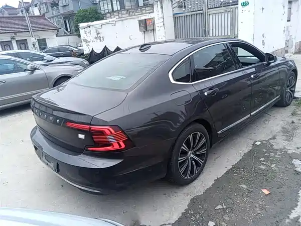 Volvo S90 Plug-In Hybrid 2022