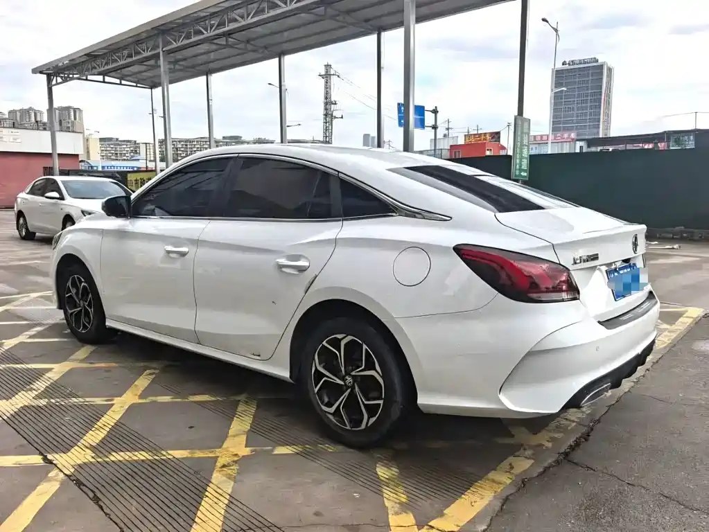 MG MG5 2022