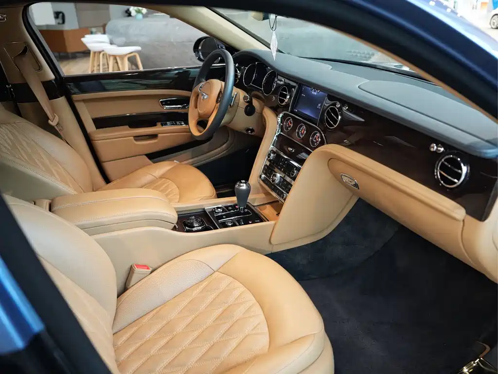 Bentley Mulsanne 2017 — фото 10