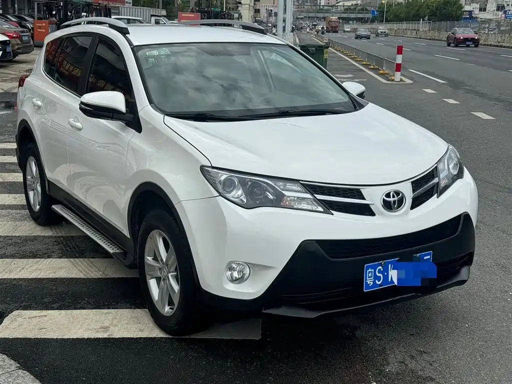 Toyota RAV4 2015 — фото 2