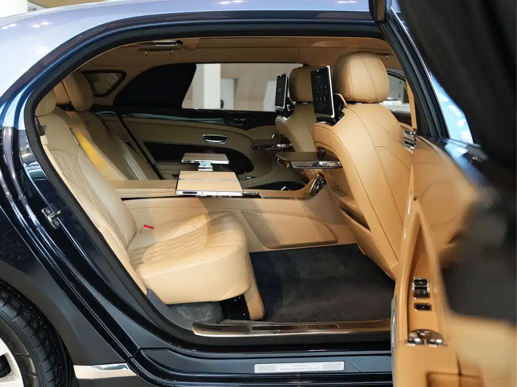 Bentley Mulsanne 2017 — фото 27
