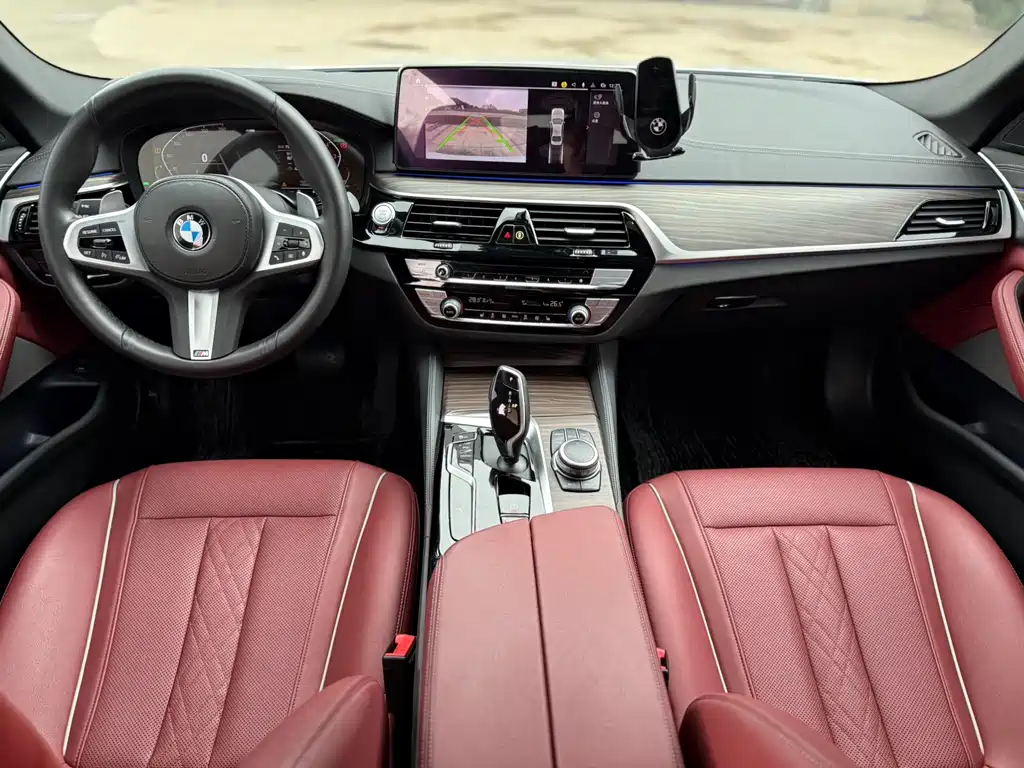 BMW 5 Series 2022 — фото 9