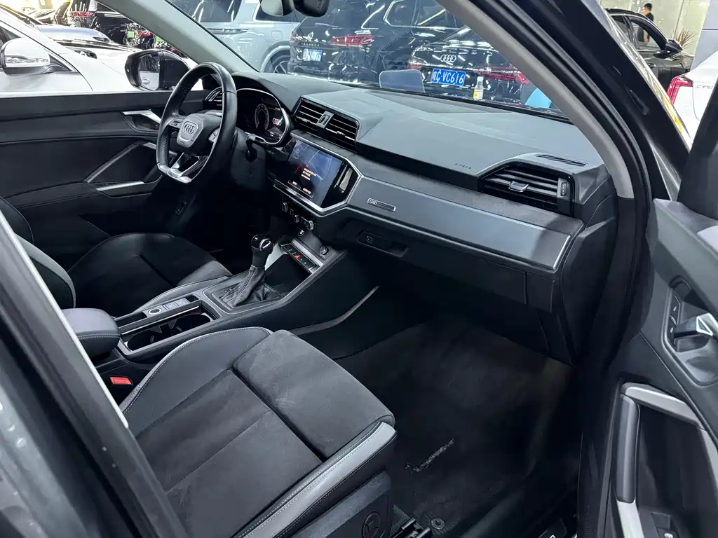 Audi Q3 2023 — фото 15