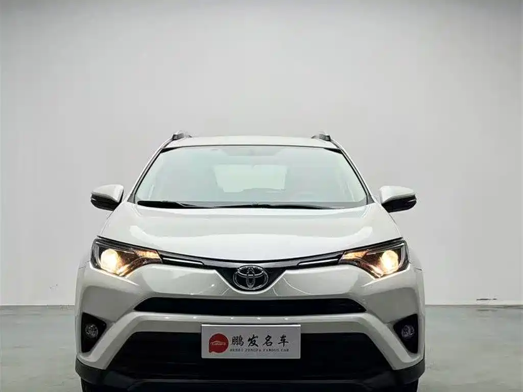 Toyota RAV4 2018 — фото 2