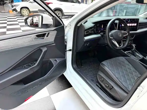 Volkswagen Sagitar 2023