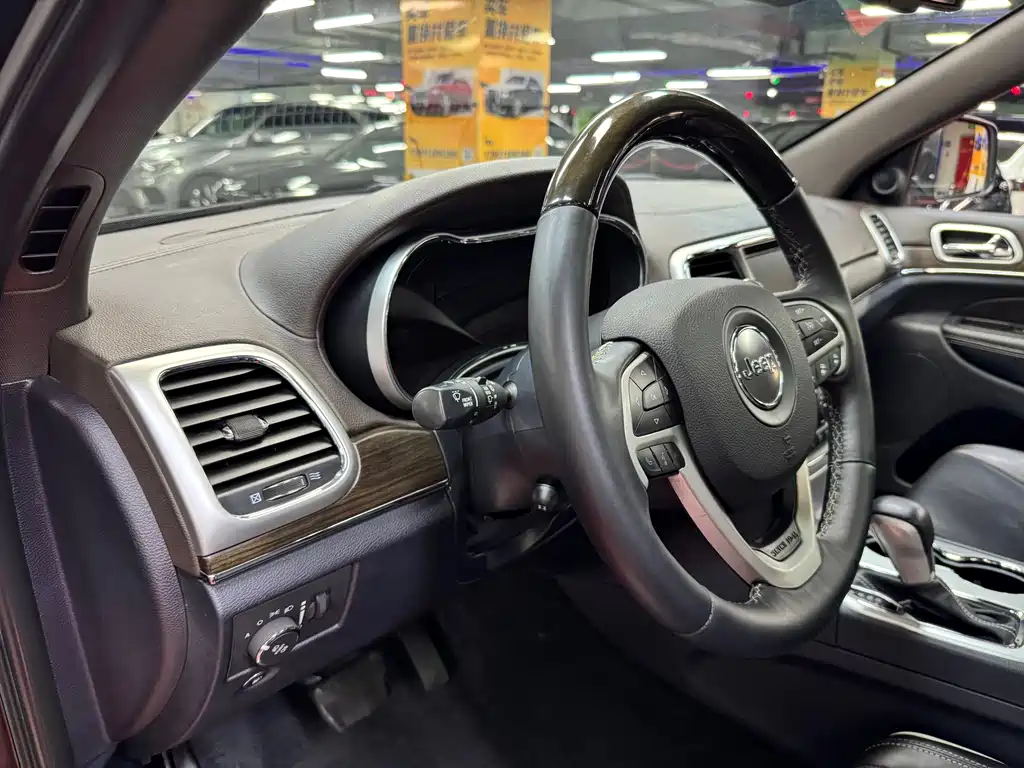 Jeep Grand Cherokee 2016 — фото 15