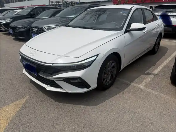 Hyundai Elantra 2024