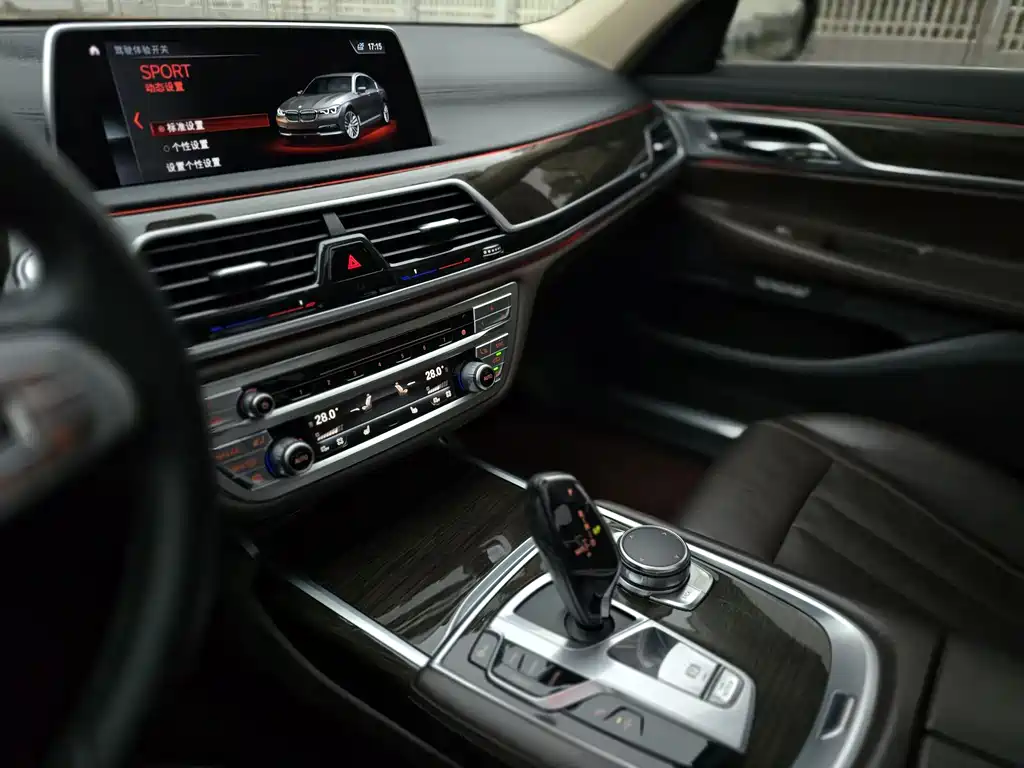 BMW 7 Series 2016 — фото 17