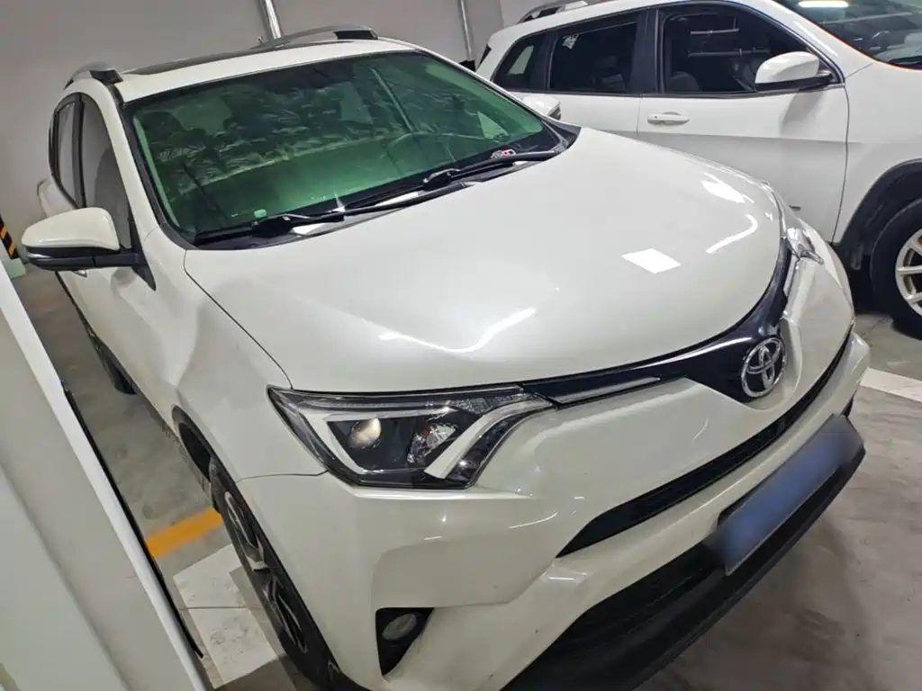 Toyota RAV4 2018 — фото 4