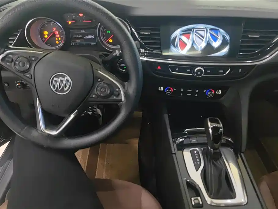 Buick Regal 2018 — фото 12