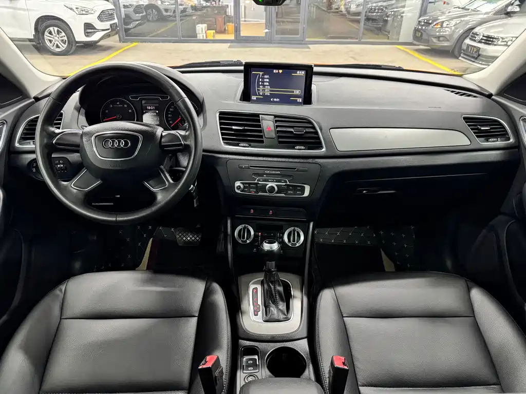 Audi Q3 2014 — фото 10