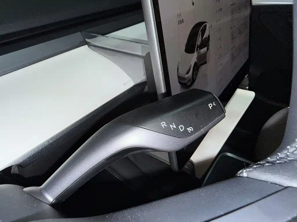 Tesla Model Y 2023 — фото 16