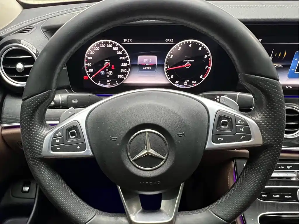 Mercedes-Benz E-Class 2018 — фото 13