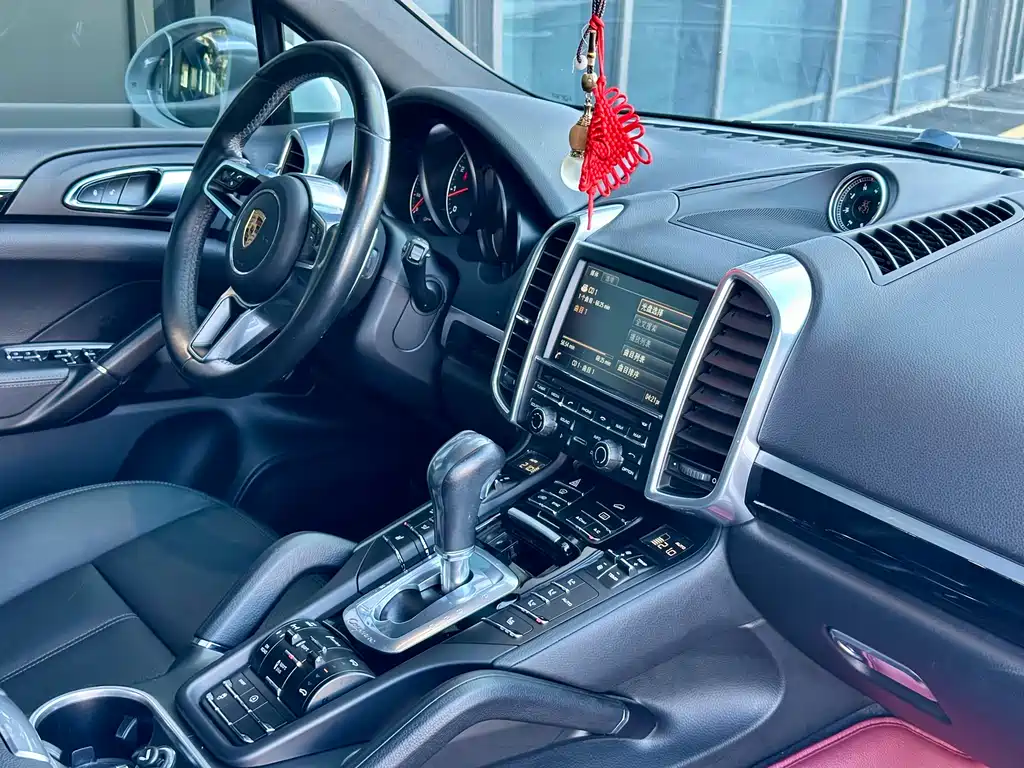 Porsche Cayenne 2016 — фото 14