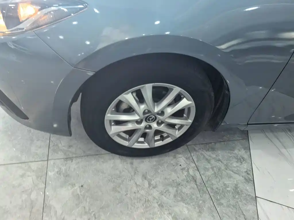 Mazda 3 Axela 2016 — фото 23
