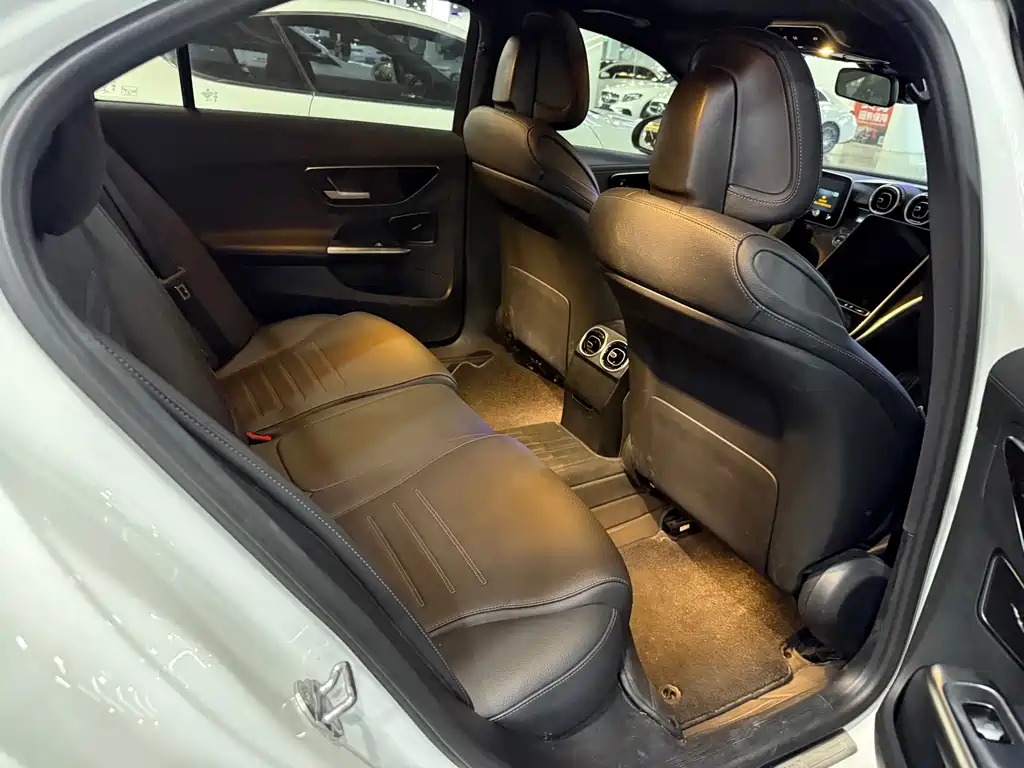 Mercedes-Benz C-Class 2023 — фото 12