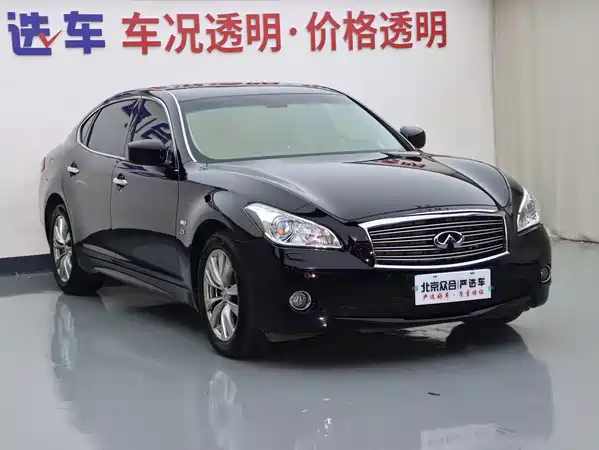 Infiniti Q70 2014