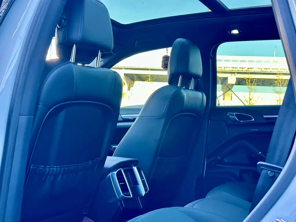 Porsche Cayenne 2016 — фото 11