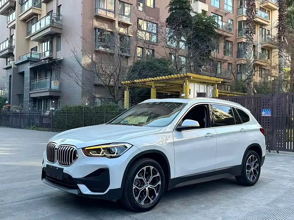 BMW X1 2021 — фото 1