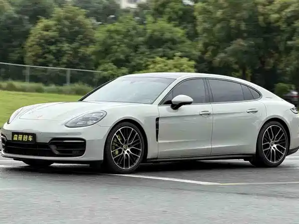 Porsche Panamera 2023