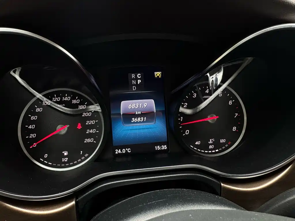 Mercedes-Benz V-Class 2023 — фото 15