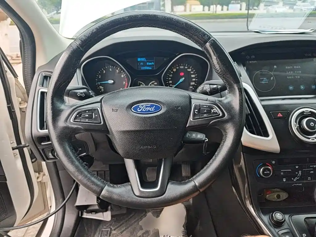 Ford Focus 2016 — фото 11