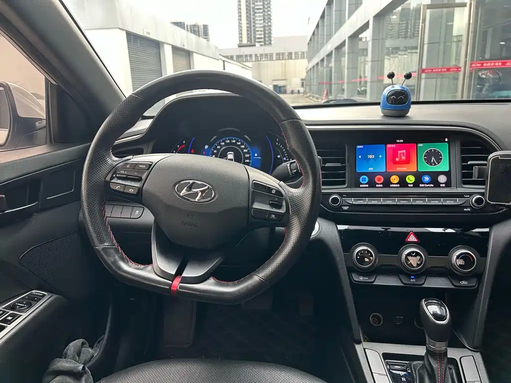 Hyundai Elantra 2019 — фото 9