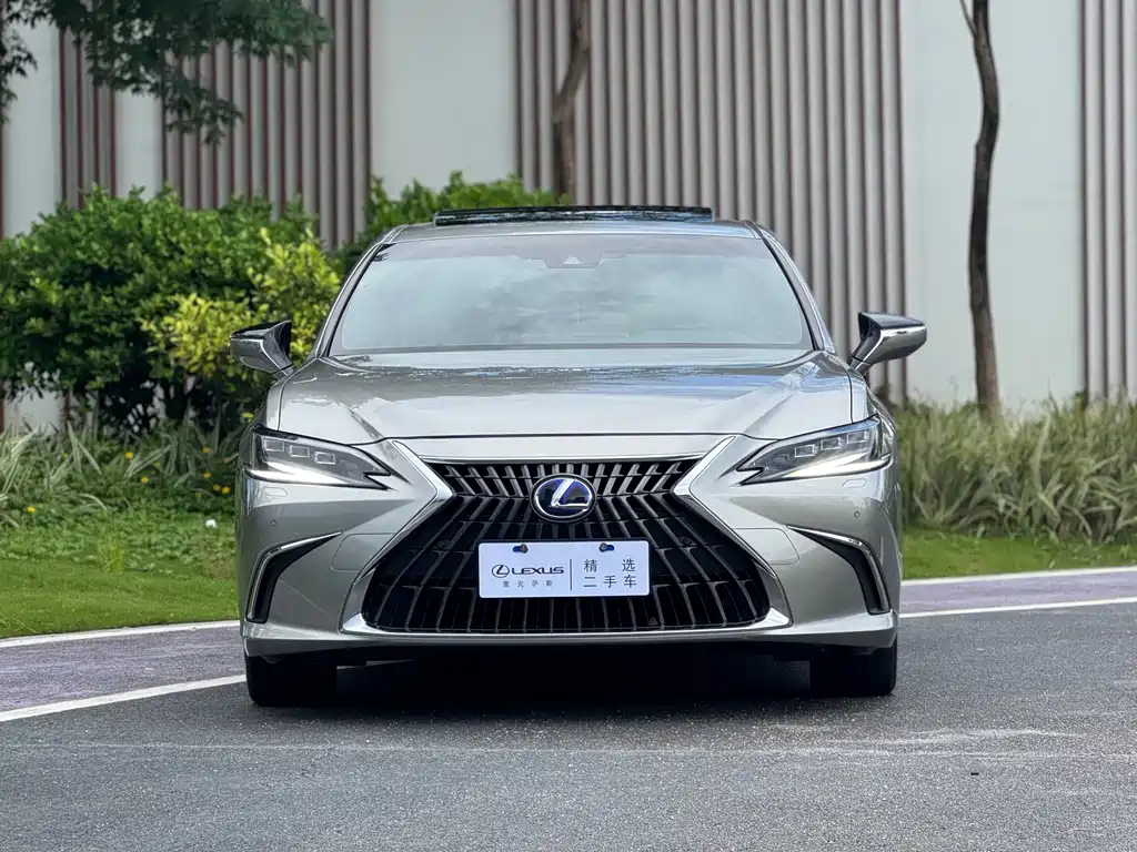 Lexus ES 2022