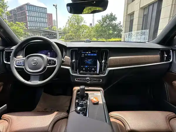 Volvo V90 2022