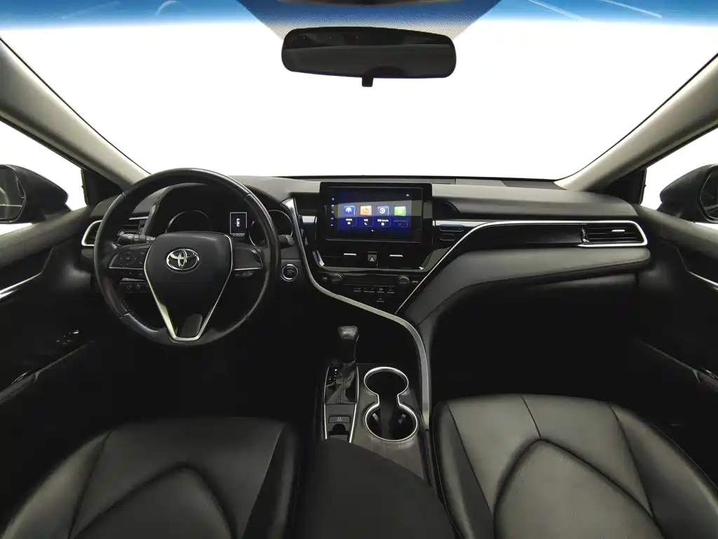Toyota Camry 2022 — фото 5