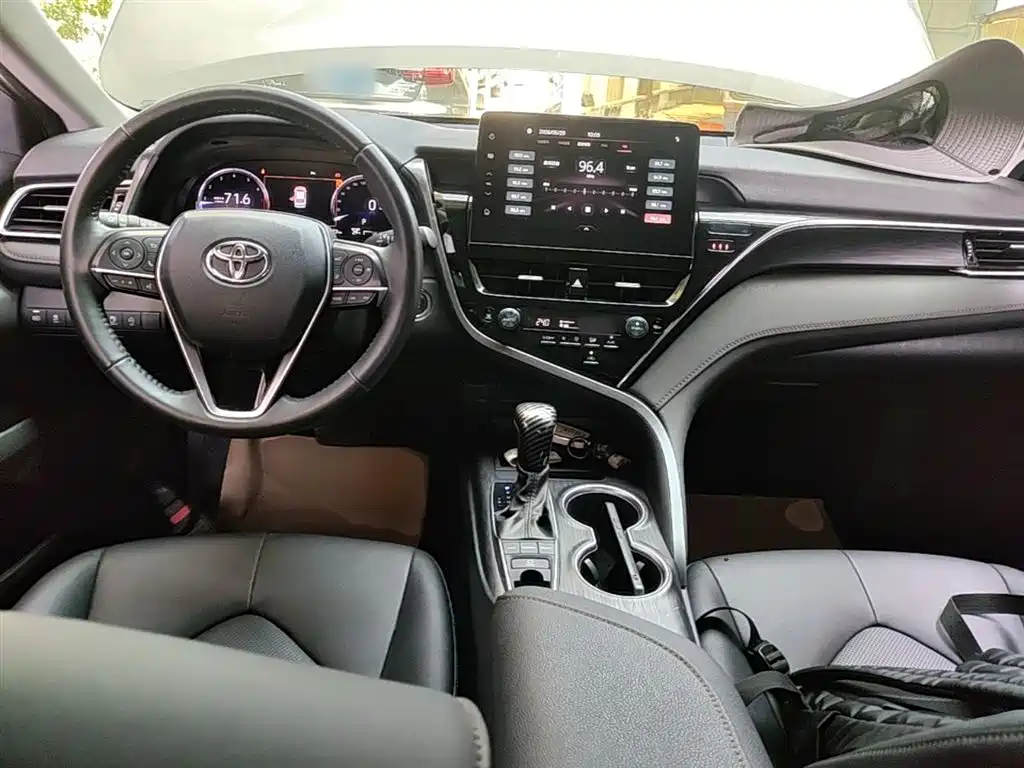 Toyota Camry 2022 — фото 10