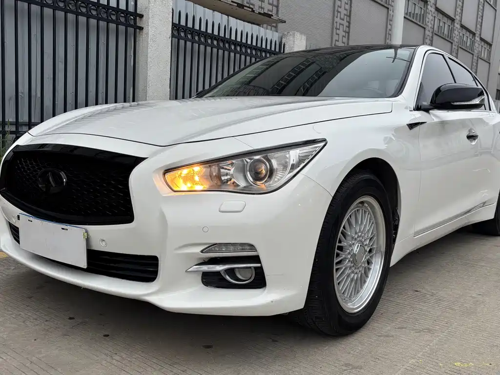 Infiniti Q50 2016