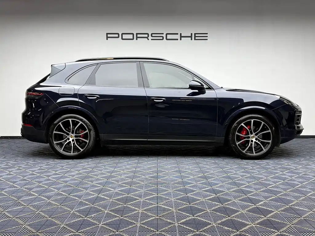 Porsche Cayenne 2023 — фото 11