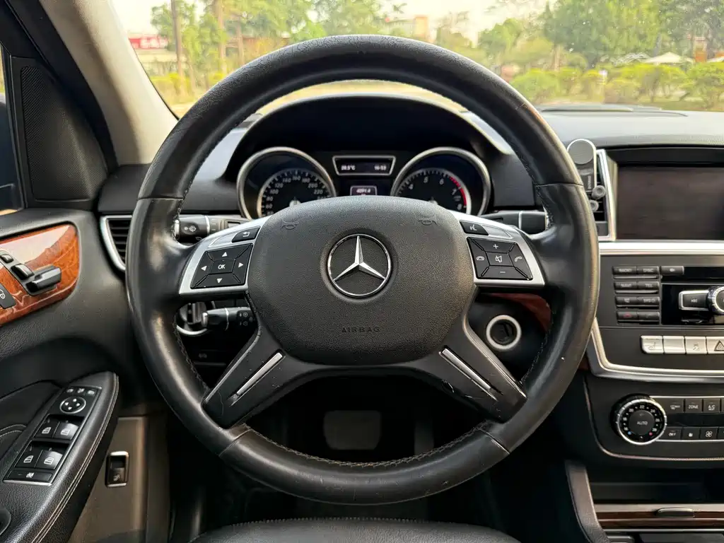 Mercedes-Benz M-Class 2015 — фото 8