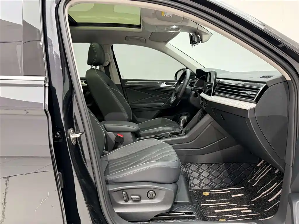 Volkswagen Tiguan L 2024 — фото 19