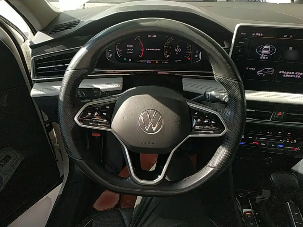 Volkswagen Tiguan L 2023 — фото 11