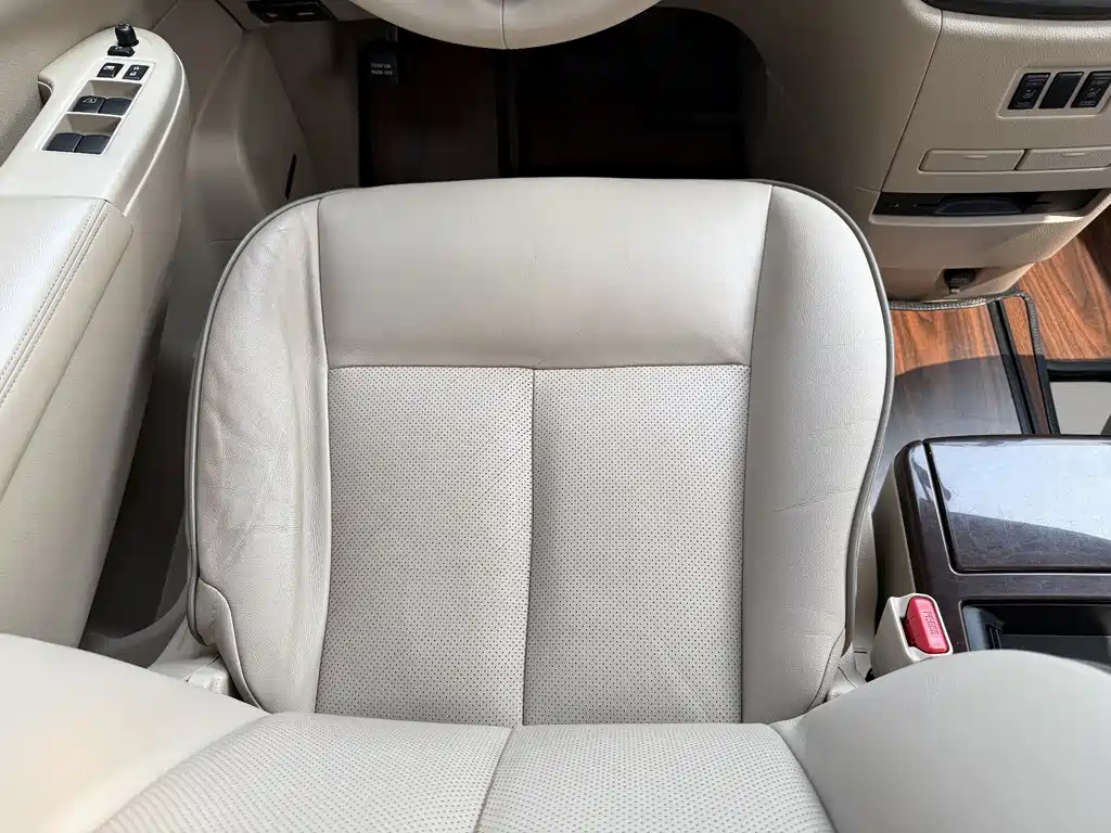 Nissan Quest 2017 — фото 14