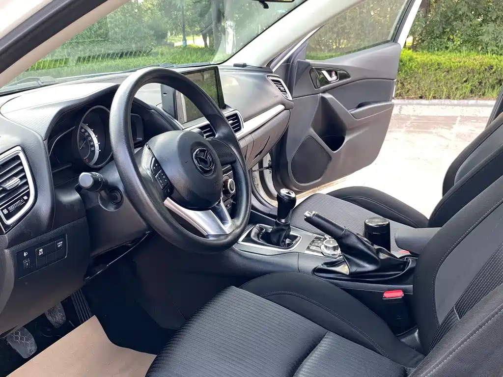 Mazda 3 Axela 2016