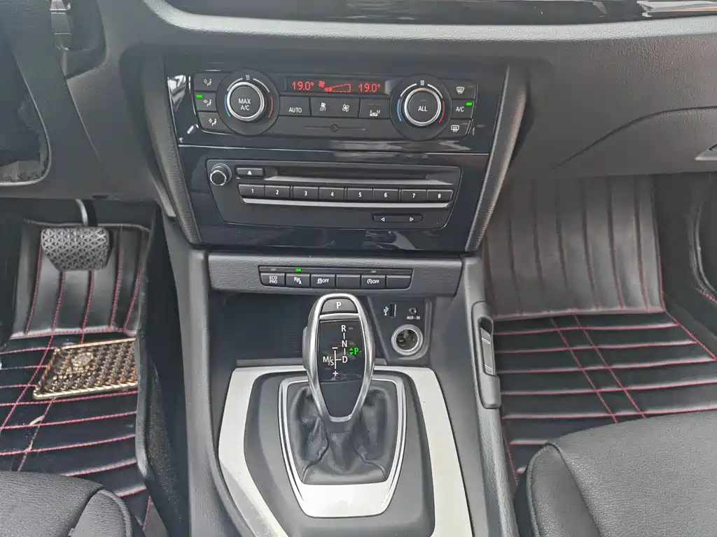 BMW X1 2015 — фото 13
