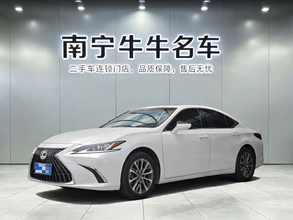Lexus ES 2024 — фото 1