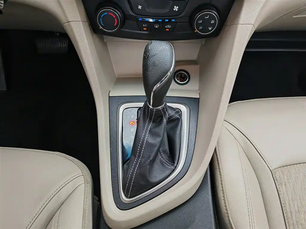 Buick Excelle 2016 — фото 13