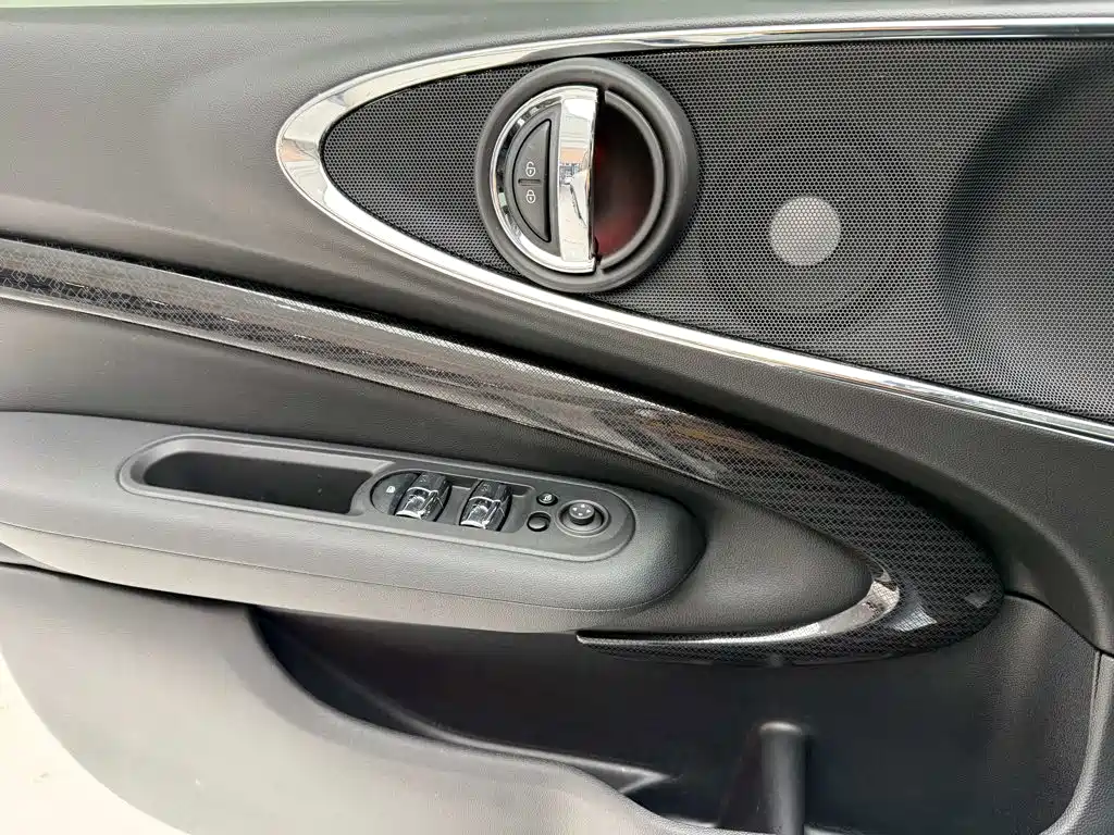 MINI Clubman 2023 — фото 16